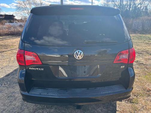 2014 Volkswagen Routan SE