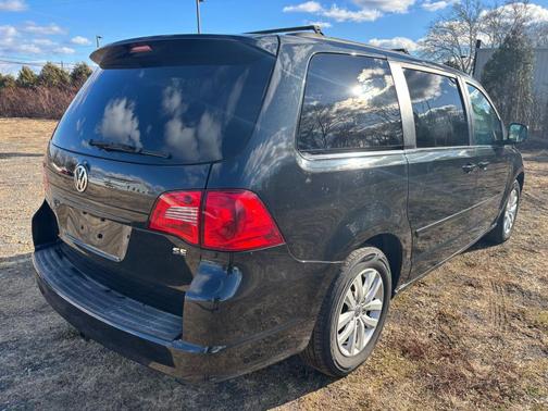 2014 Volkswagen Routan SE