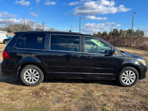 2014 Volkswagen Routan SE