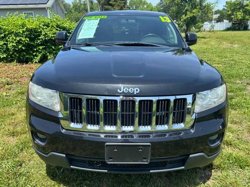 Brilliant Black Crystal Pearlcoat 2013 Jeep Grand Cherokee Laredo