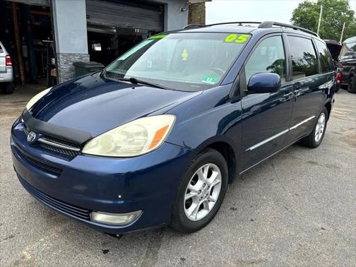 2005 Toyota Sienna XLE