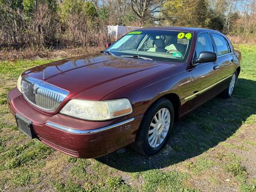2004 Lincoln Town Car Signature