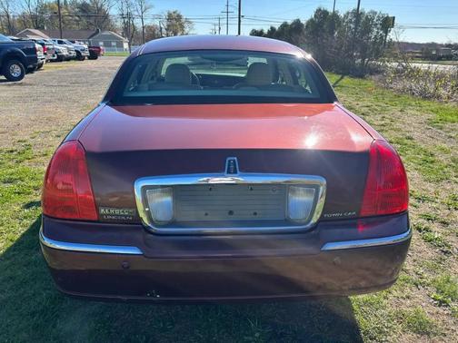 2004 Lincoln Town Car Signature