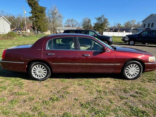 2004 Lincoln Town Car Signature