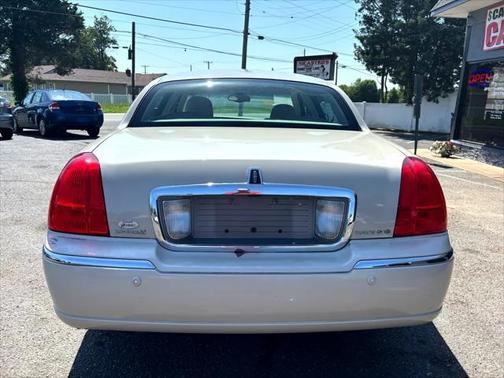 2005 Lincoln Town Car Signature
