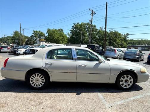 2005 Lincoln Town Car Signature