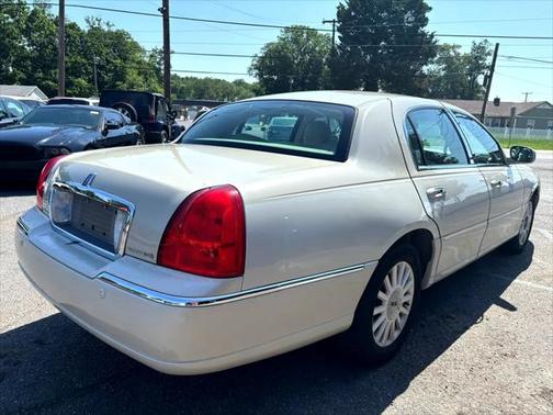 2005 Lincoln Town Car Signature