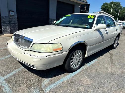 2005 Lincoln Town Car Signature