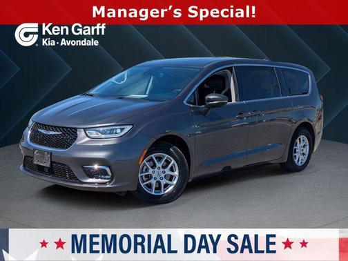 Granite Crystal Metallic Clearcoat 2023 Chrysler Pacifica Touring L