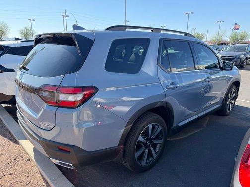 Sonic Gray Pearl 2025 Honda Pilot Touring 8-Passenger