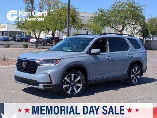 Sonic Gray Pearl 2025 Honda Pilot Touring 8-Passenger