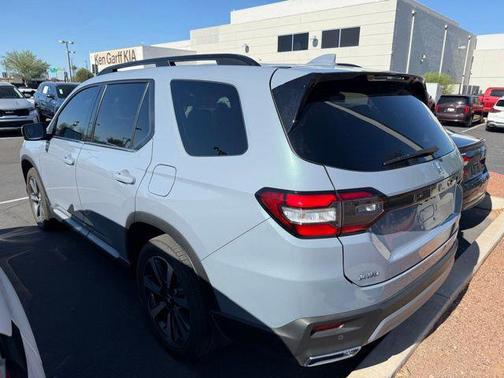 Sonic Gray Pearl 2025 Honda Pilot Touring 8-Passenger