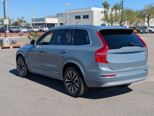 2022 Volvo XC90 T5 Momentum