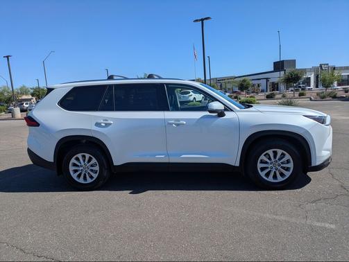 Pearl 2024 Toyota Grand Highlander XLE