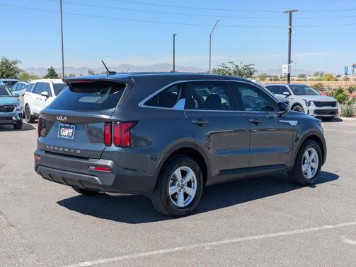 2022 Kia Sorento LX