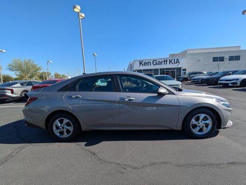 2021 Hyundai ELANTRA SE