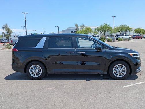 2022 Kia Carnival LXS