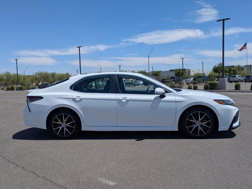 White 2022 Toyota Camry SE