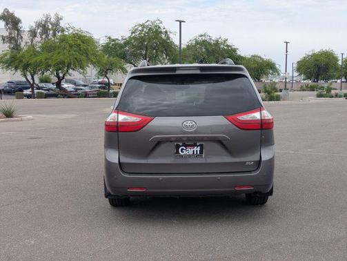 2017 Toyota Sienna XLE