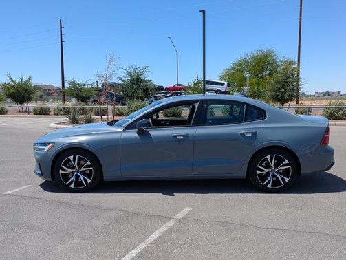 2024 Volvo S60 B5 Plus Dark Theme