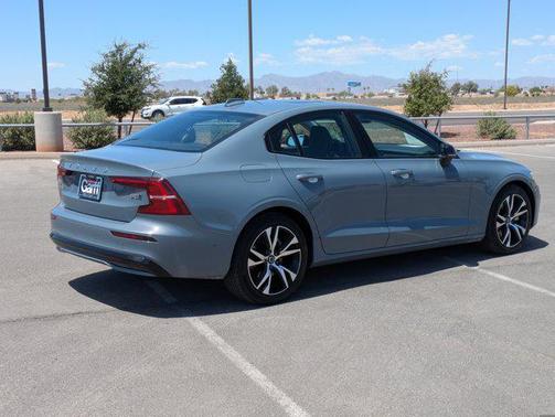 2024 Volvo S60 B5 Plus Dark Theme