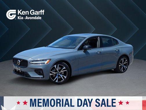 2024 Volvo S60 B5 Plus Dark Theme