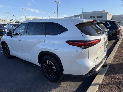 2023 Toyota Highlander LE