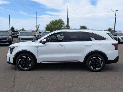 Snow White Pearl 2025 Kia Sorento Hybrid EX