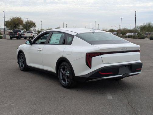2026 Kia K4 LXS