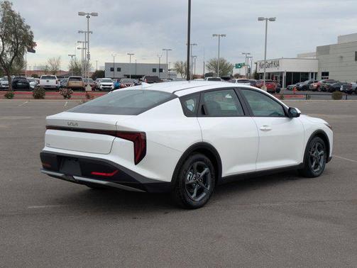 2026 Kia K4 LXS
