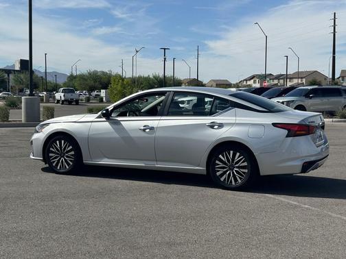 Brilliant Silver Metallic 2025 Nissan Altima SV FWD