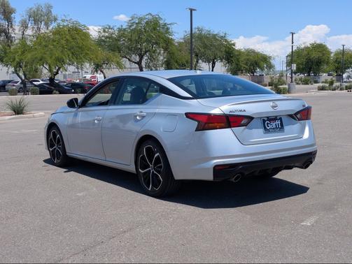 Brilliant Silver Metallic 2023 Nissan Altima SR FWD