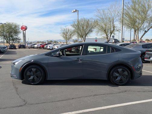 2025 Toyota Prius LE