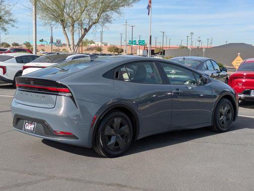 2025 Toyota Prius LE