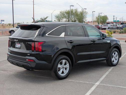 2023 Kia Sorento LX