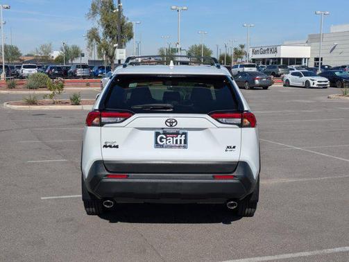 2025 Toyota RAV4 Hybrid XLE