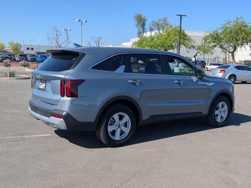 2025 Kia Sorento LX