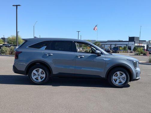 2025 Kia Sorento LX