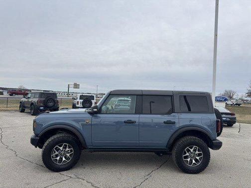 Azure Gray Metallic Tri-Coat 2023 Ford Bronco Badlands