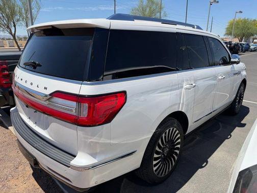White Platinum Clearcoat Metallic 2018 Lincoln Navigator Black Label