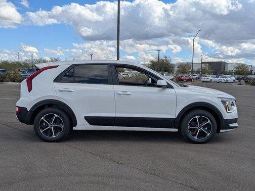 2025 Kia Niro LX