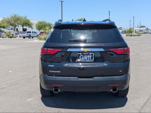 Mosaic Black Metallic 2023 Chevrolet Traverse LT Cloth