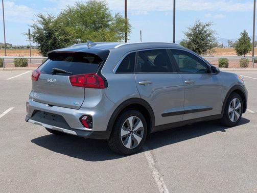 2022 Kia Niro LX