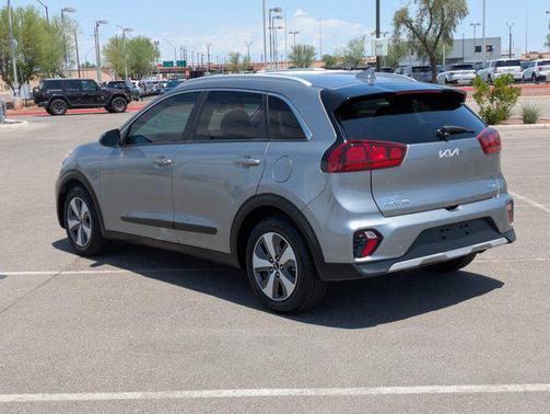 2022 Kia Niro LX