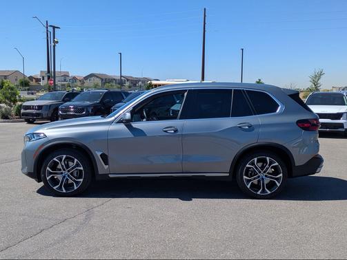 Skyscraper Grey Metallic 2024 BMW X5 sDrive40i