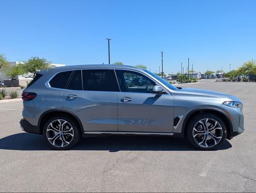 Skyscraper Grey Metallic 2024 BMW X5 sDrive40i