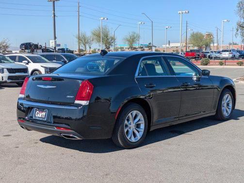 2021 Chrysler 300 Touring