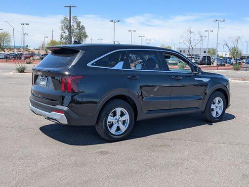 2025 Kia Sorento LX