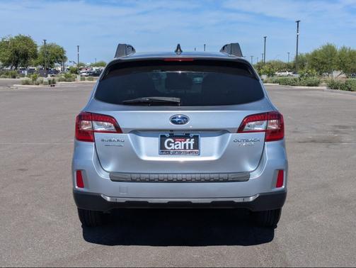 Ice Silver Metallic 2017 Subaru Outback 2.5i Premium
