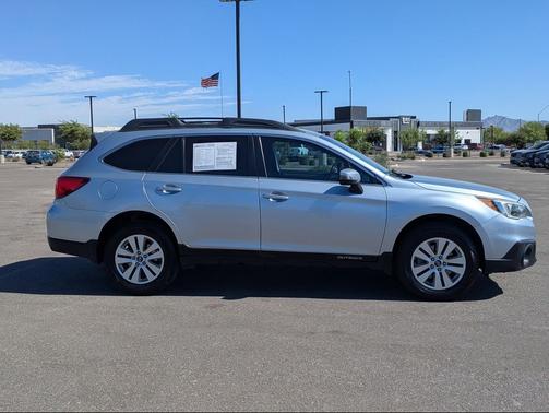 Ice Silver Metallic 2017 Subaru Outback 2.5i Premium